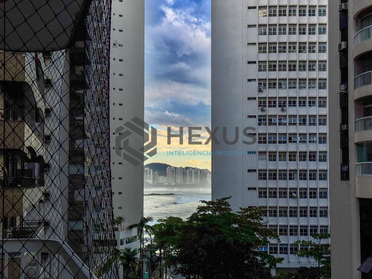 Apartamento com varanda vista mar e lazer na beira mar da praia nas Pitangueiras, Guarujá