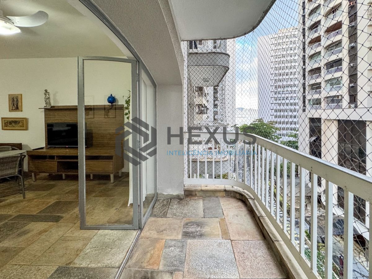 Foto 9 de Apartamento com varanda vista mar e lazer na beira mar da praia nas Pitangueiras, Guarujá