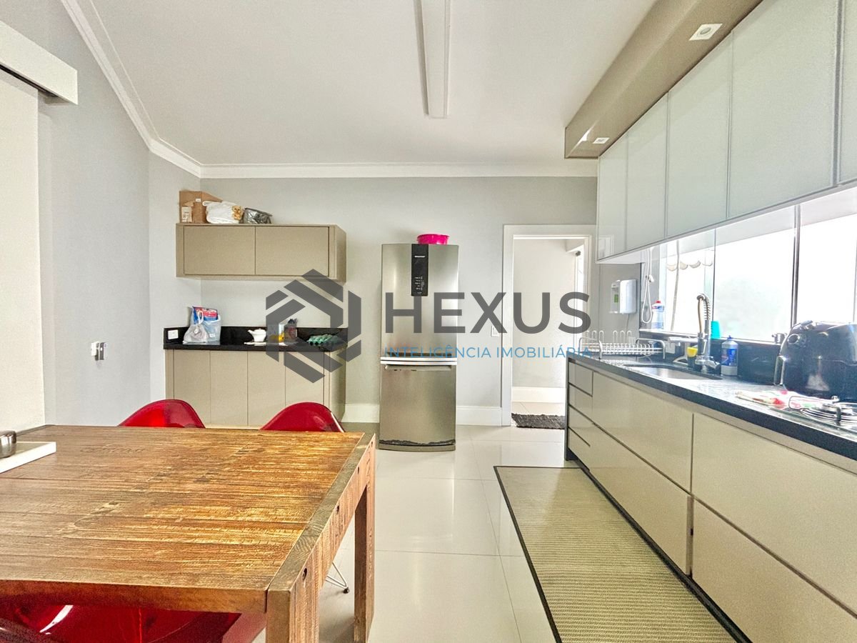 Foto 29 de Casa reformada com piscina e área gourmet no Jardim Acapulco, Guarujá