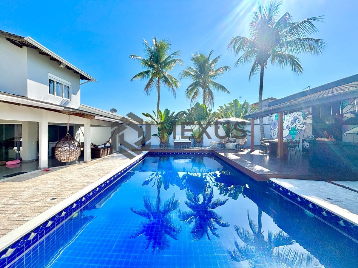 Foto 10 de Casa reformada com piscina e área gourmet no Jardim Acapulco, Guarujá