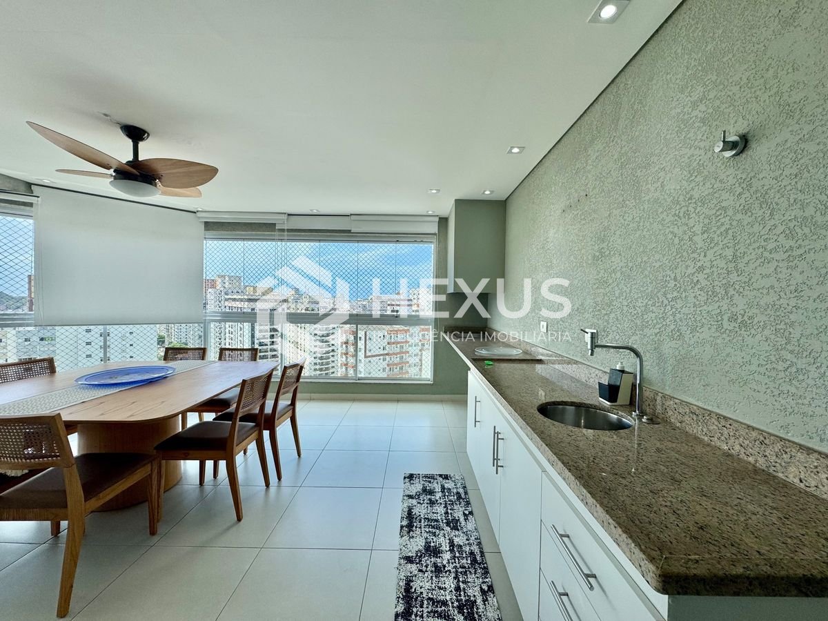 Foto 2 de Apartamento reformado com varanda gourmet vista mar nas Pitangueiras, Guarujá