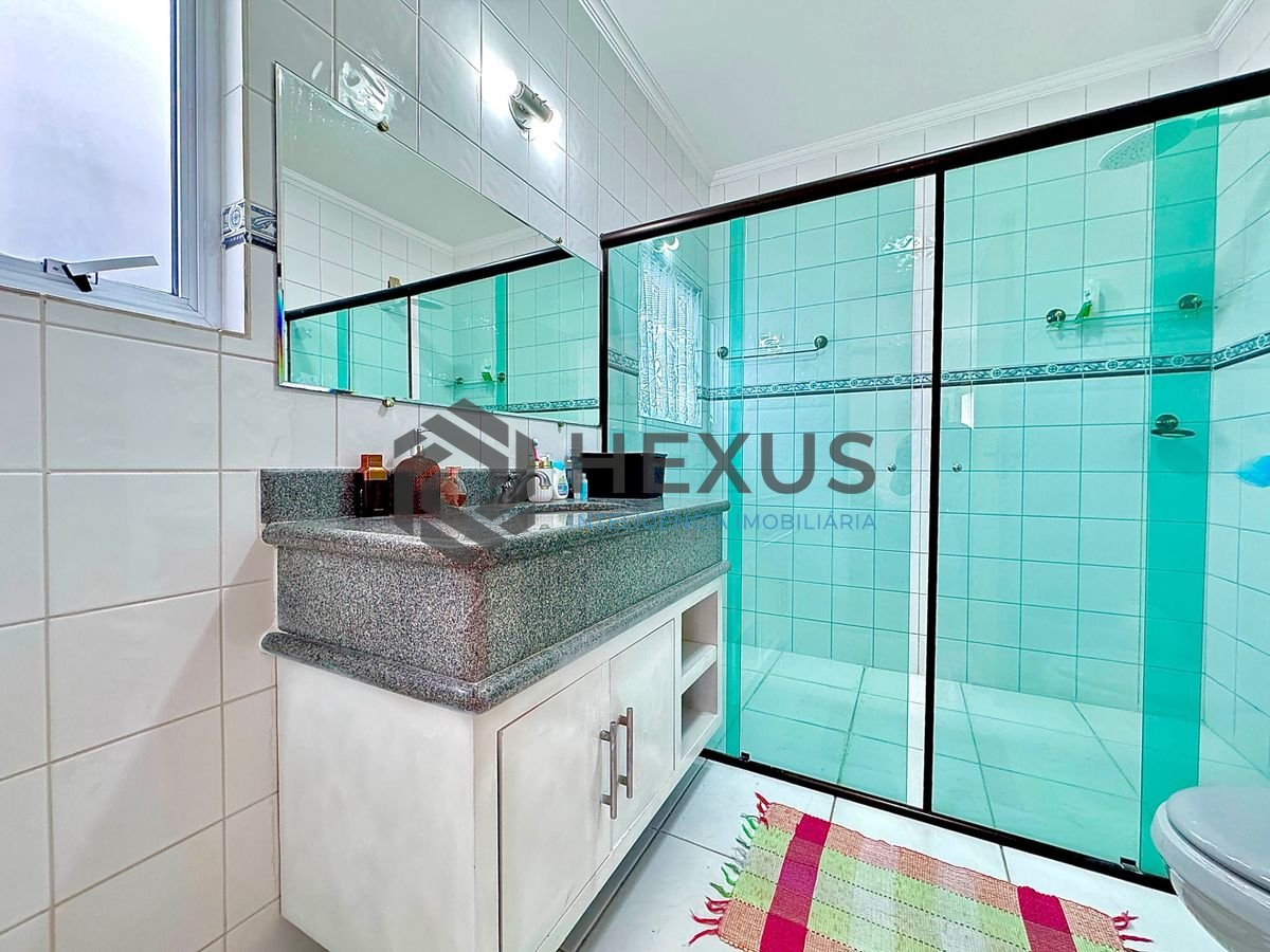 Foto 16 de Casa reformada com piscina e área gourmet no Jardim Acapulco, Guarujá
