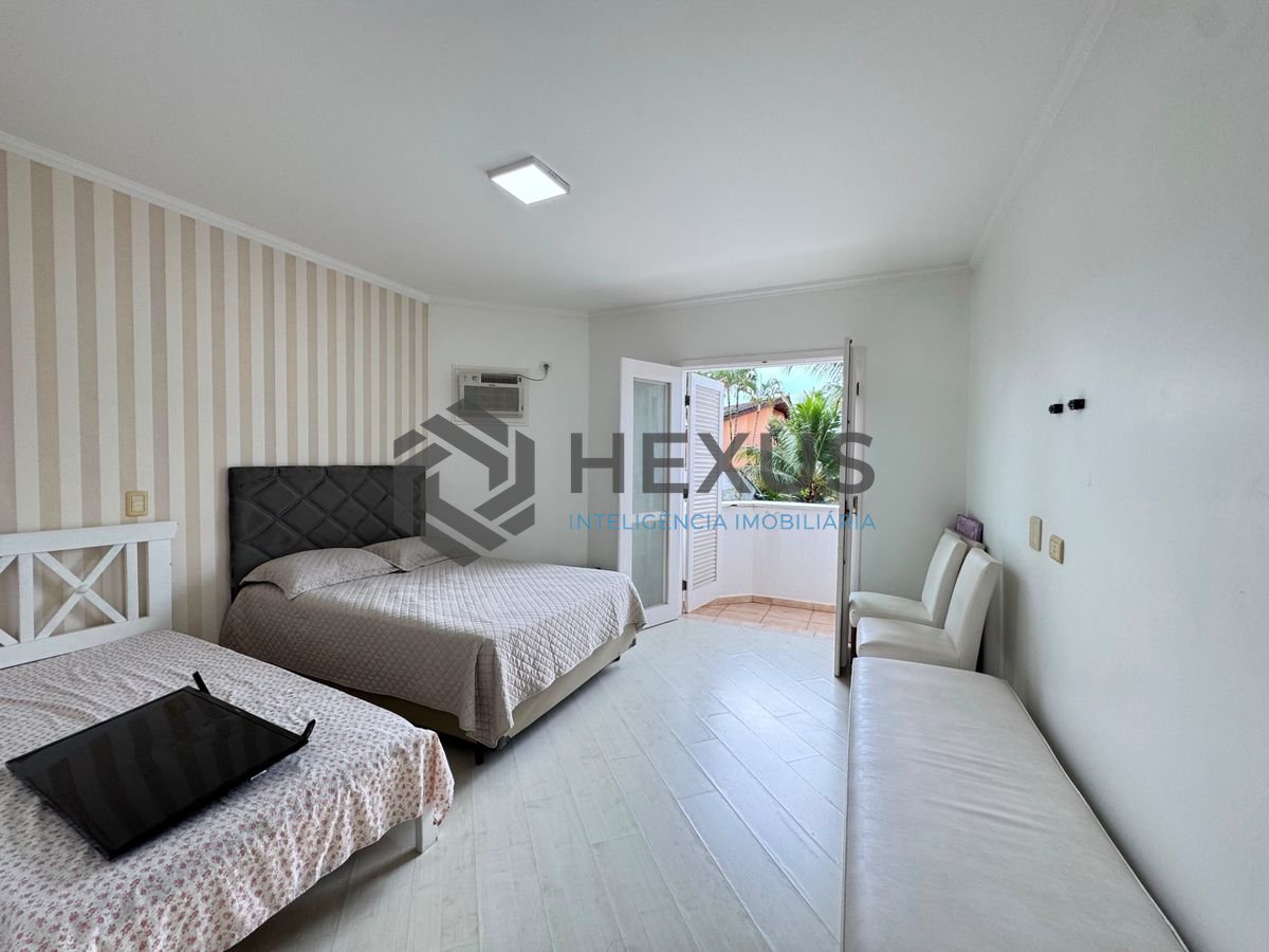 Foto 23 de Casa reformada com piscina e área gourmet no Jardim Acapulco, Guarujá
