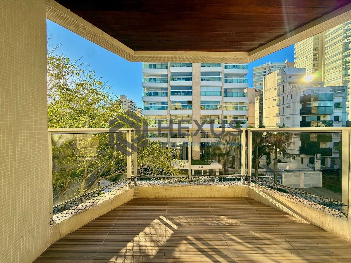 Foto 5 de Apartamento com varanda e lazer a 200m da praia na região da Acqua Mundo na Enseada, Guarujá