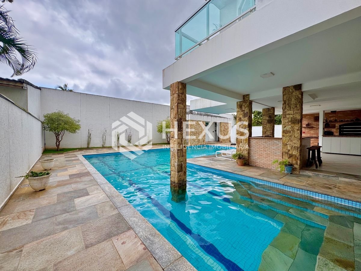 Foto 3 de Casa reformada frente praça com varanda piscina e área gourmet no Acapulco, Guarujá