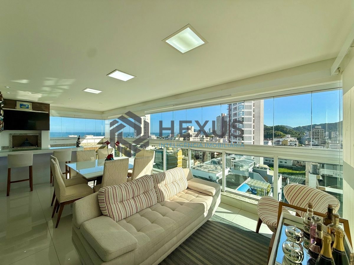 Apartamento reformado com varanda gourmet vista mar e lazer a 350m da praia na região da Brunela na Enseada, Guarujá