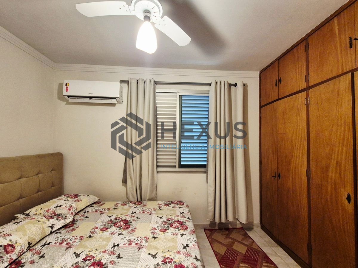 Foto 17 de Apartamento com varanda a 100m da praia na região do Shopping La Plage nas Pitangueiras, Guarujá