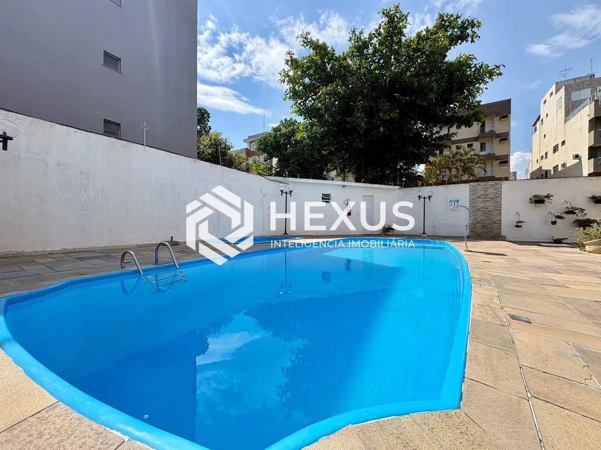 Apartamento reformado com varanda e lazer a 400m da praia na Enseada, Guarujá