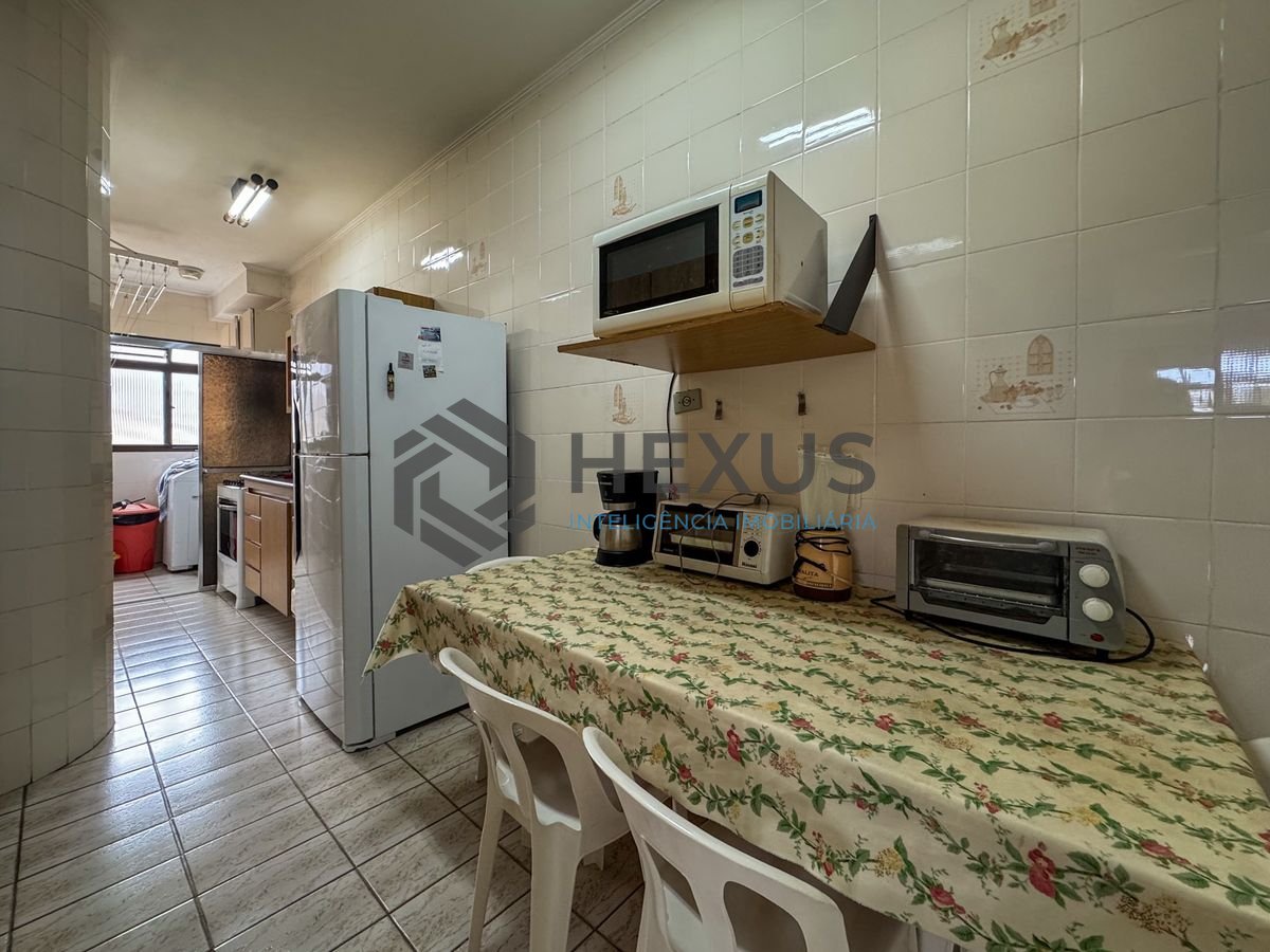 Foto 20 de Apartamento com varanda a 300m da praia no Tombo, Guarujá