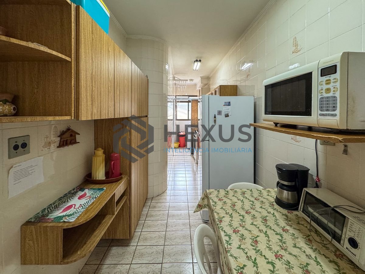 Foto 19 de Apartamento com varanda a 300m da praia no Tombo, Guarujá