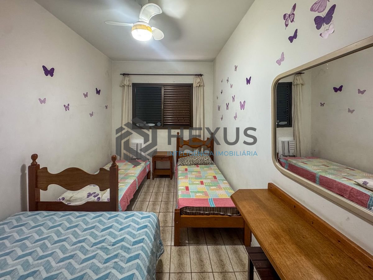 Foto 13 de Apartamento com varanda a 300m da praia no Tombo, Guarujá
