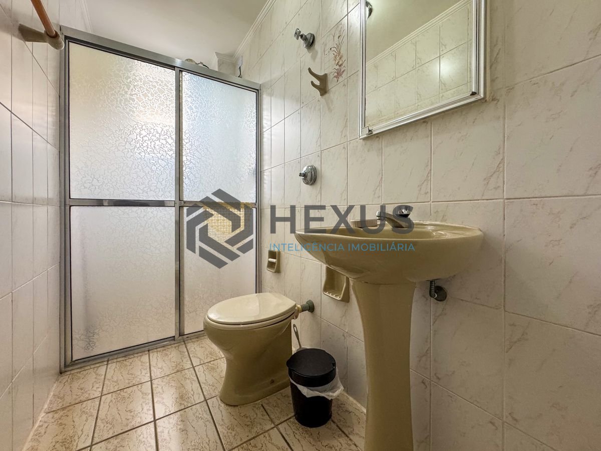 Foto 15 de Apartamento com varanda a 300m da praia no Tombo, Guarujá