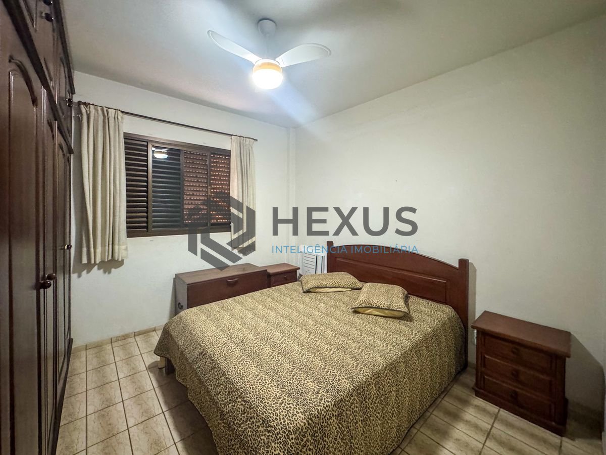 Foto 11 de Apartamento com varanda a 300m da praia no Tombo, Guarujá