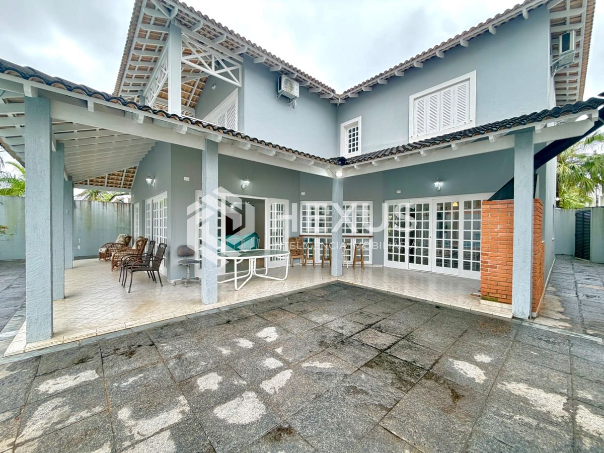 Foto 4 de Casa reformada com varanda piscina e área gourmet no Acapulco, Guarujá