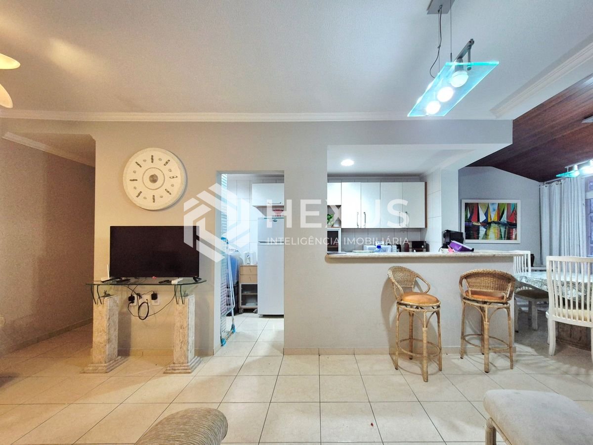 Foto 5 de Apartamento reformado com varanda vista mar e lazer nas Pitangueiras, Guarujá