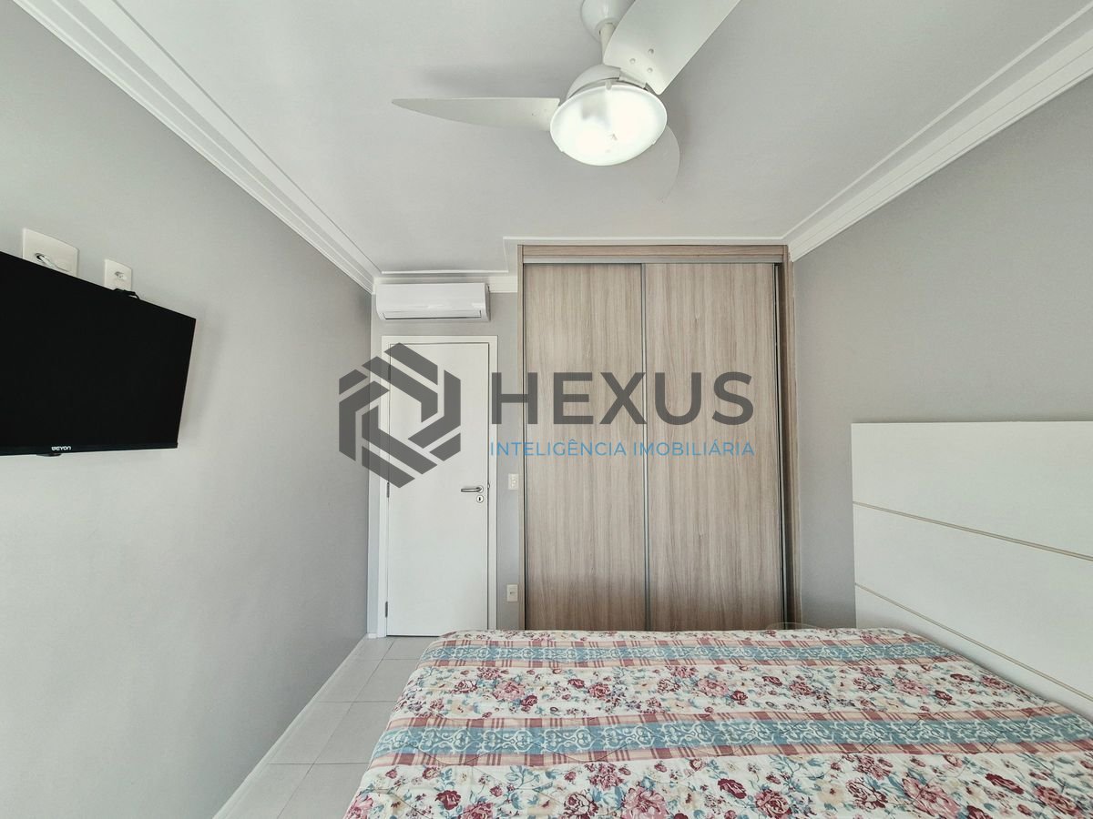 Foto 13 de Apartamento reformado com varanda gourmet vista mar e lazer na beira mar nas Pitangueiras, Guarujá