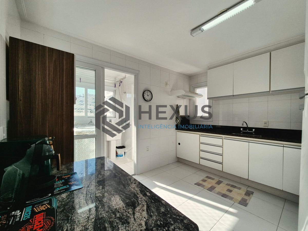 Foto 26 de Apartamento reformado com varanda gourmet vista mar e lazer na beira mar nas Pitangueiras, Guarujá