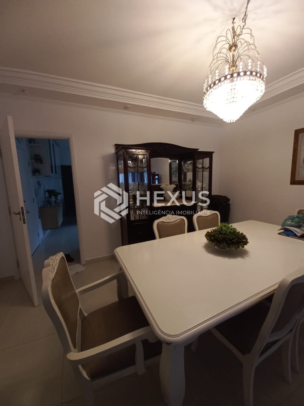 Foto 4 de Apartamento reformado com lazer a 1 quadra da praia nas Pitangueiras, Guarujá