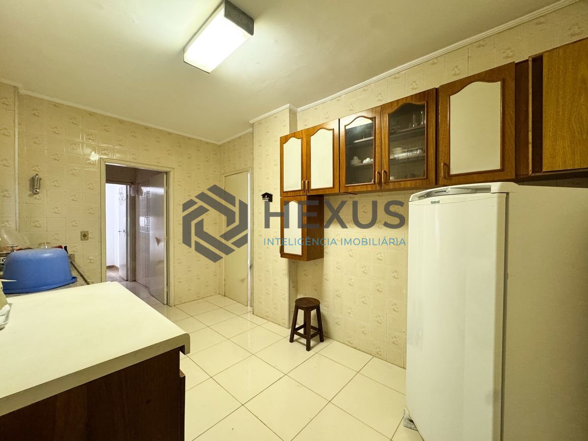 Foto 18 de Apartamento com varanda a 500m da praia na região do Jardim Las Palmas no Jardim Astúrias, Guarujá