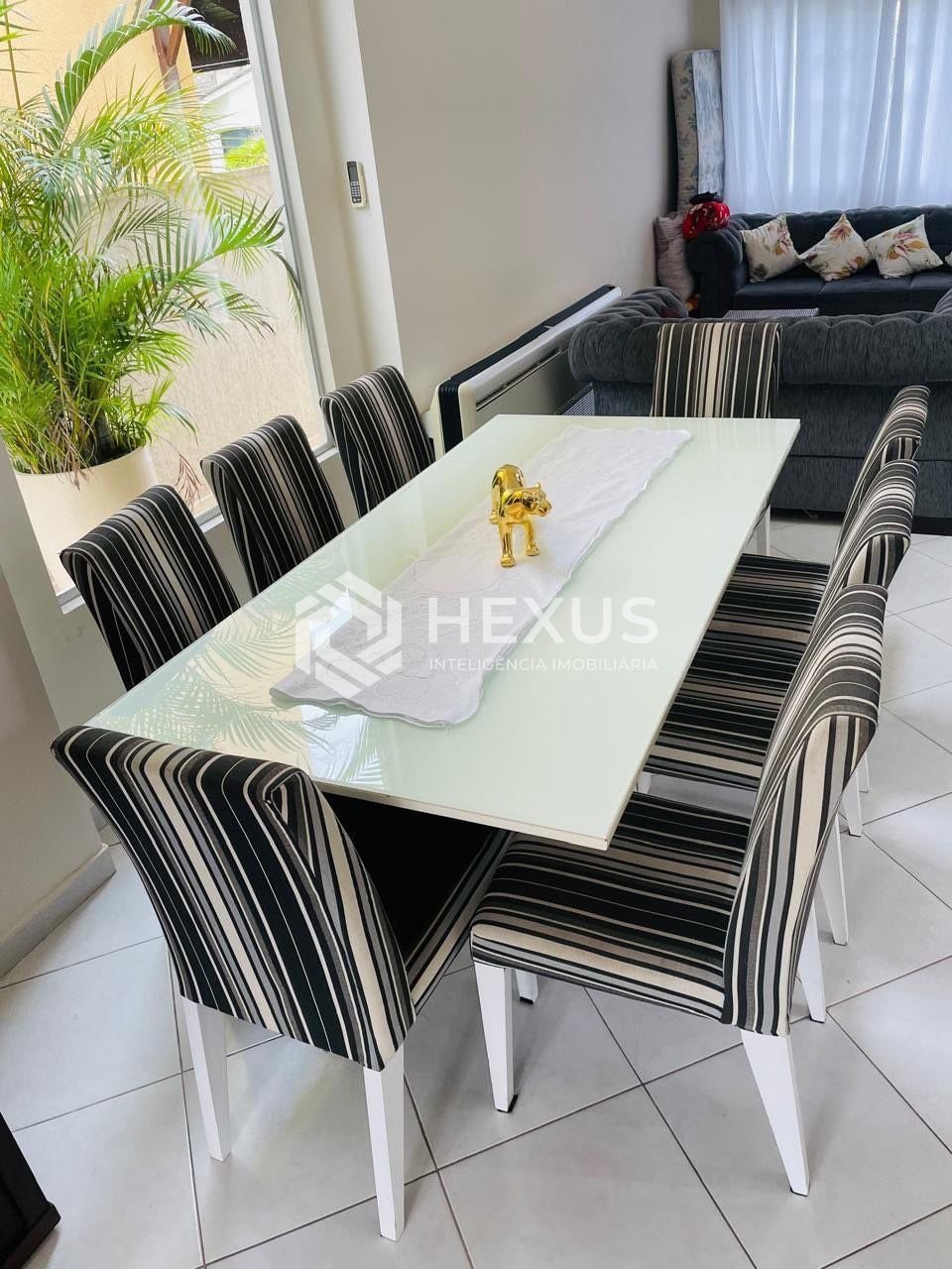 Foto 5 de Casa reformada com varanda piscina e área gourmet a 600m da praia no Balneário Praia do Pernambuco, Guarujá