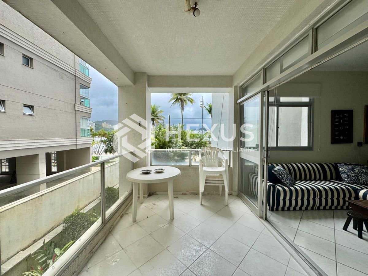Apartamento reformado frente mar com varanda vista mar piscina e lazer no Jardim Astúrias, Guarujá