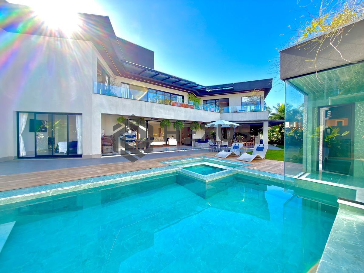 Foto 2 de Casa de alto padrão com piscina e área gourmet no Jardim Acapulco, Guarujá