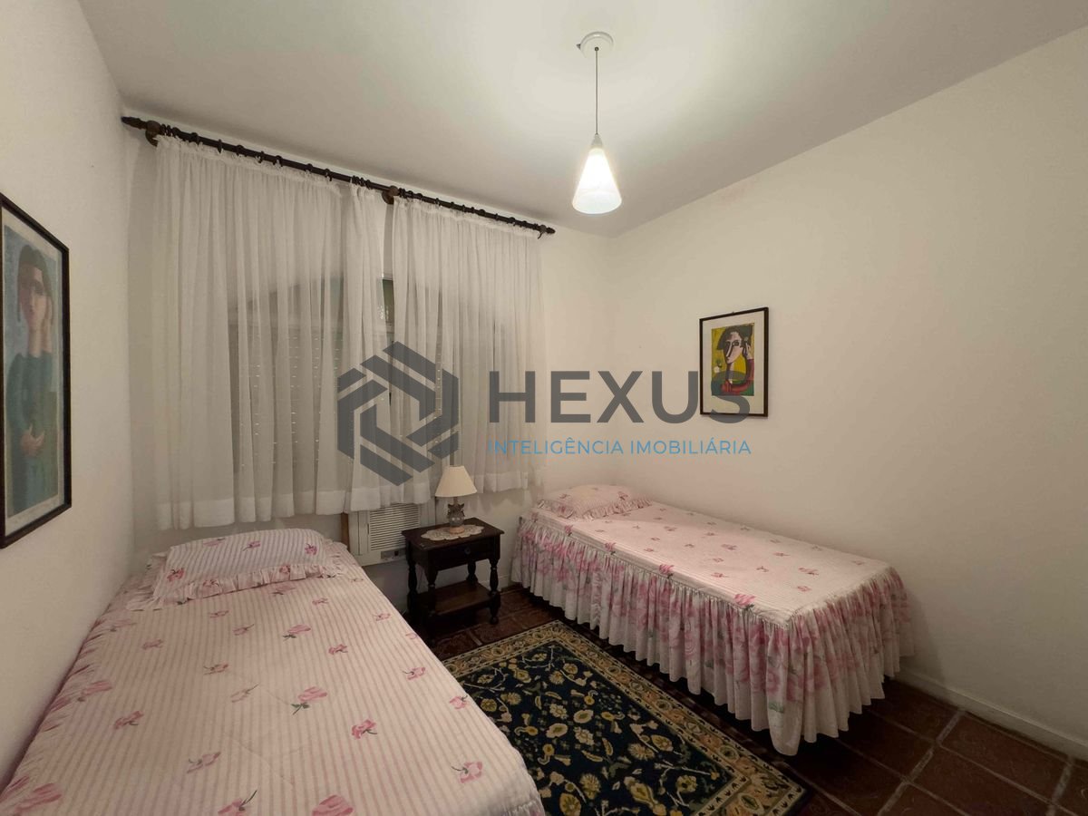 Foto 9 de Apartamento com varanda vista mar na beira mar da Praia das Pitangueiras, Guaruja