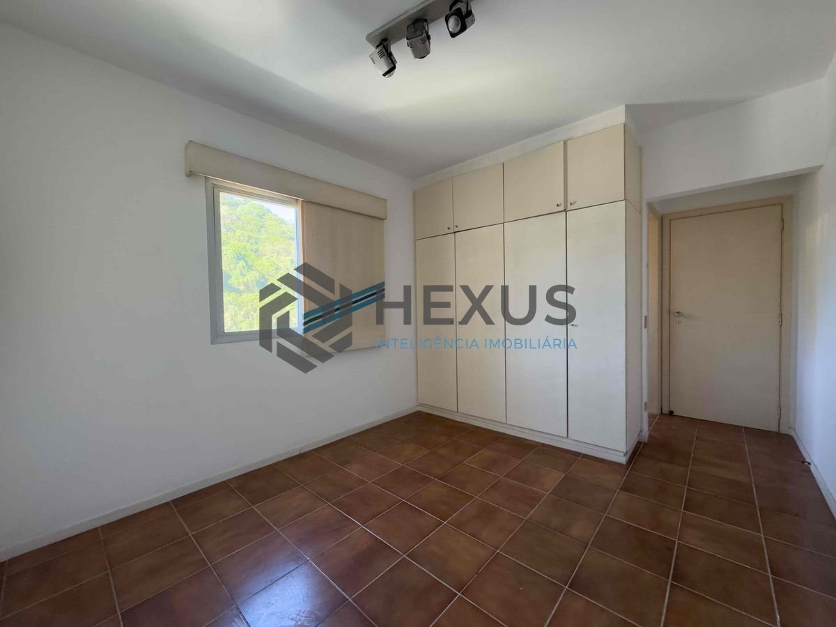 Foto 15 de Apartamento com varanda e lazer a duas quadras da Praia das Pitangueiras, Guaruja