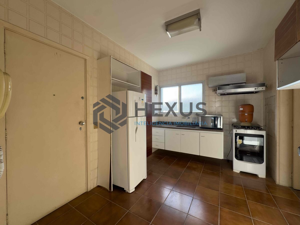 Foto 19 de Apartamento com varanda e lazer a duas quadras da Praia das Pitangueiras, Guaruja