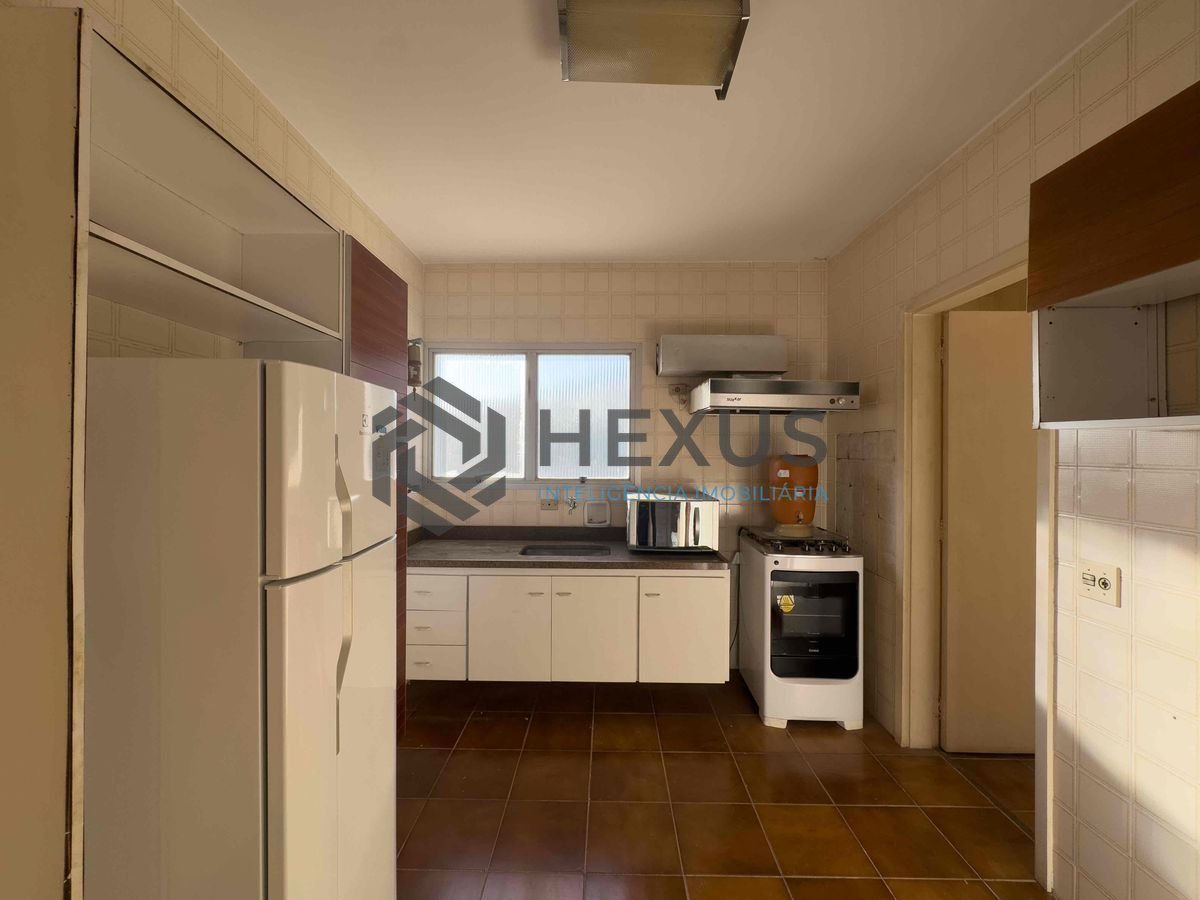 Foto 20 de Apartamento com varanda e lazer a duas quadras da Praia das Pitangueiras, Guaruja