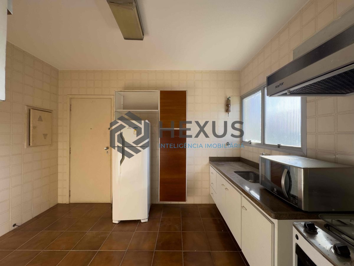 Foto 21 de Apartamento com varanda e lazer a duas quadras da Praia das Pitangueiras, Guaruja