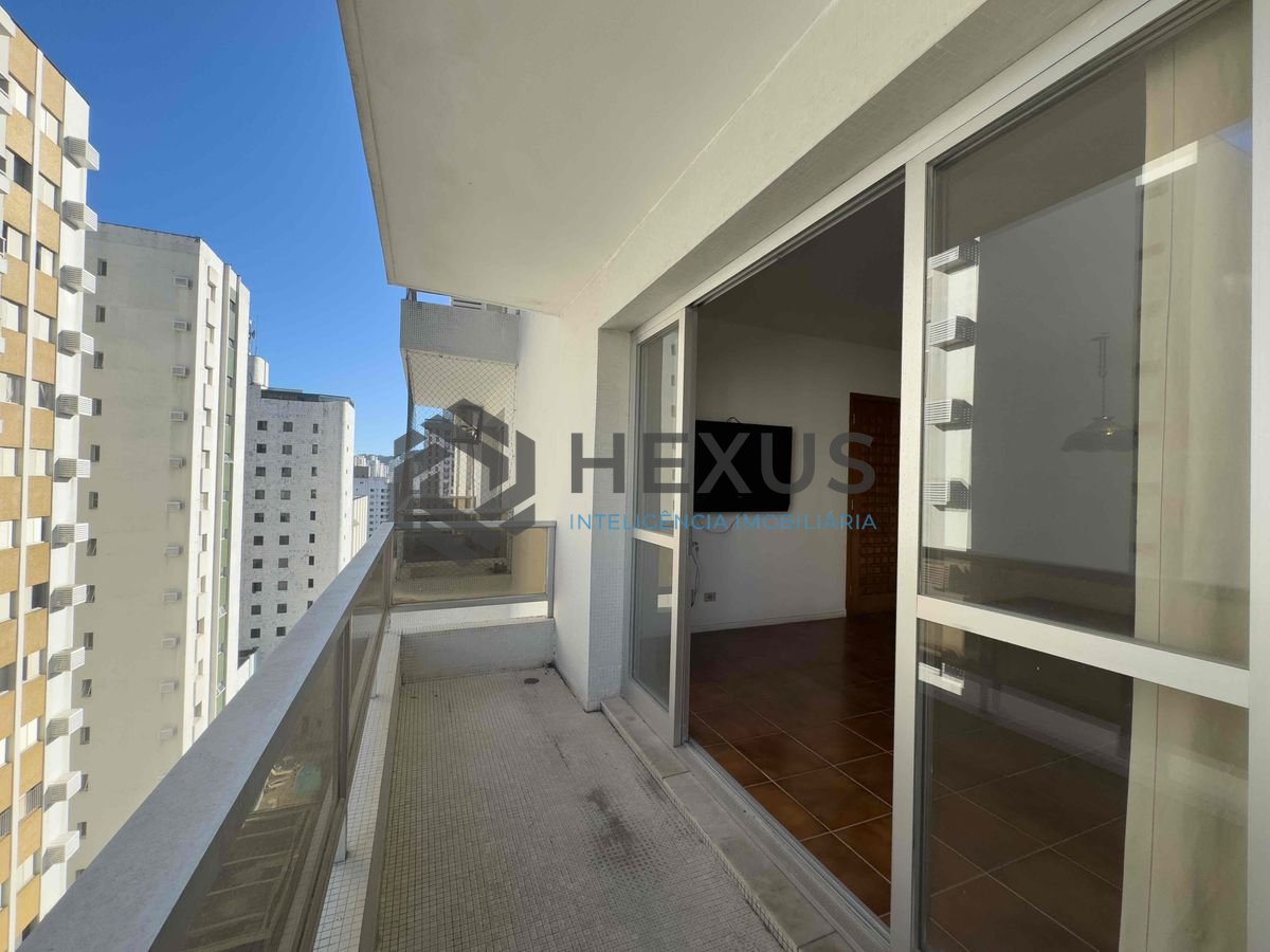 Foto 6 de Apartamento com varanda e lazer a duas quadras da Praia das Pitangueiras, Guaruja