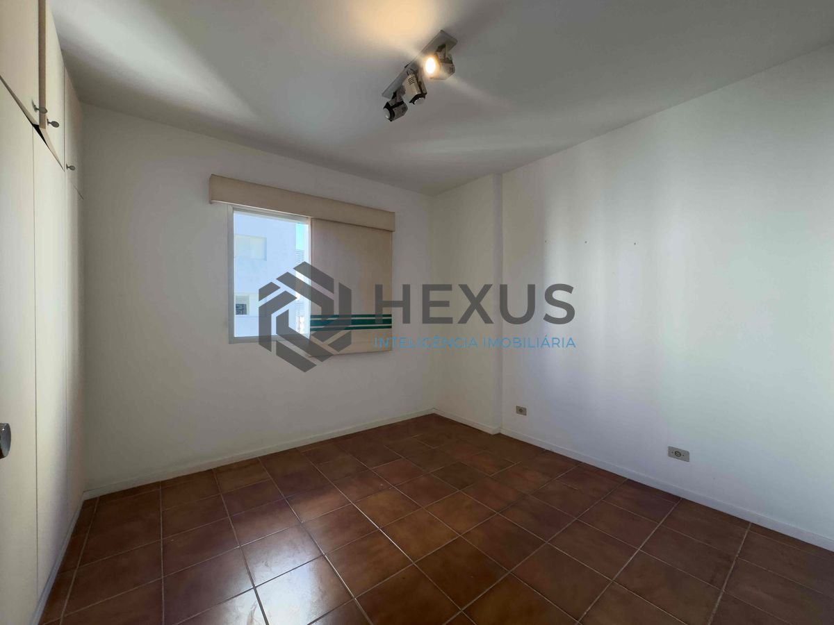 Foto 7 de Apartamento com varanda e lazer a duas quadras da Praia das Pitangueiras, Guaruja