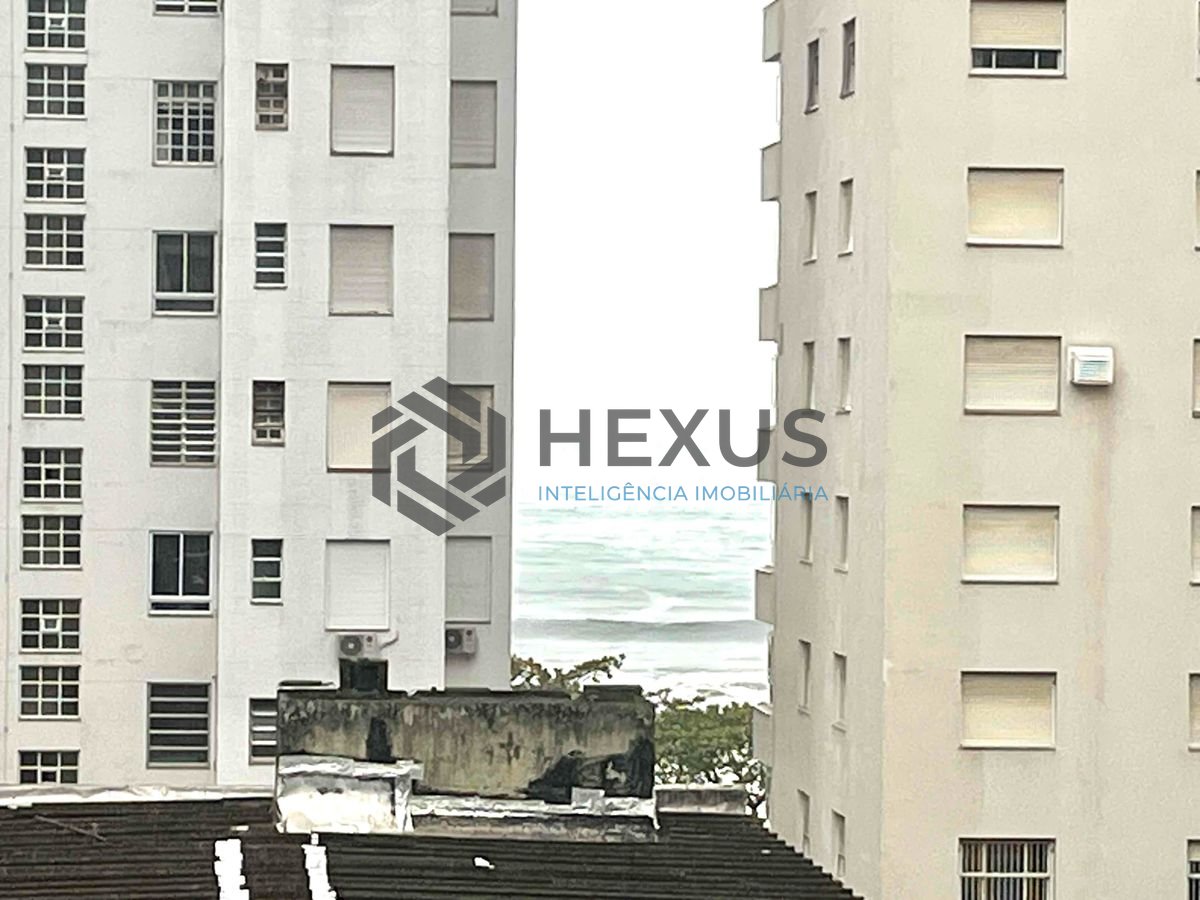 Foto 2 de Apartamento com varanda e vista mar na quadra mar da Praia das Pitangueiras, Guaruja