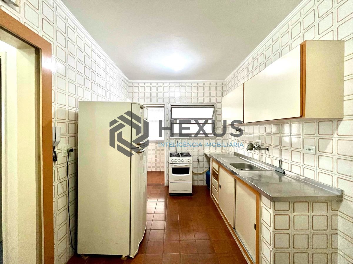 Foto 14 de Apartamento com varanda e vista mar na quadra mar da Praia das Pitangueiras, Guaruja