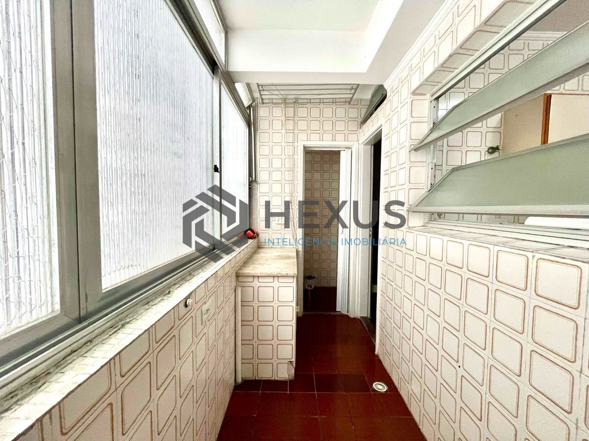 Foto 18 de Apartamento com varanda e vista mar na quadra mar da Praia das Pitangueiras, Guaruja