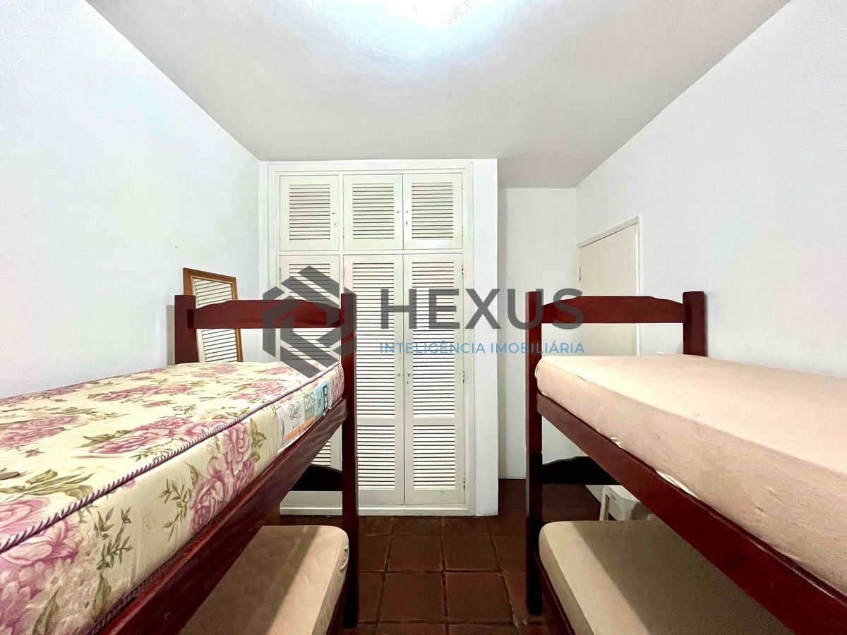 Foto 9 de Apartamento com varanda e vista mar na quadra mar da Praia das Pitangueiras, Guaruja
