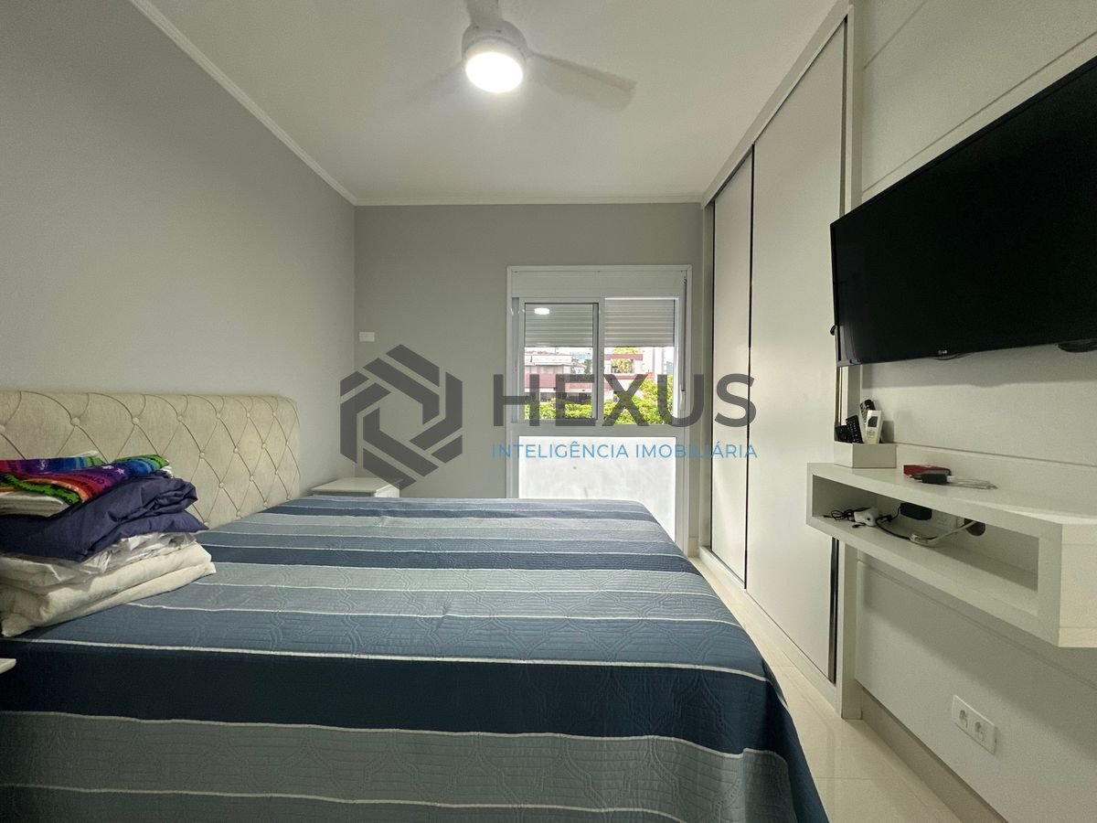 Foto 13 de Apartamento com varanda e lazer na Praia da Enseada, Guaruja