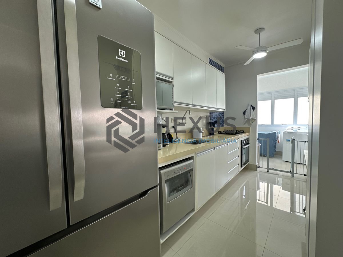 Foto 17 de Apartamento com varanda e lazer na Praia da Enseada, Guaruja