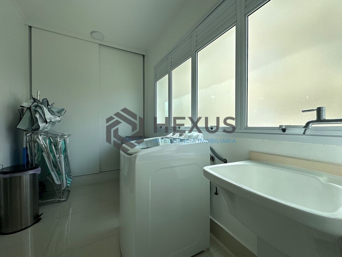 Foto 21 de Apartamento com varanda e lazer na Praia da Enseada, Guaruja