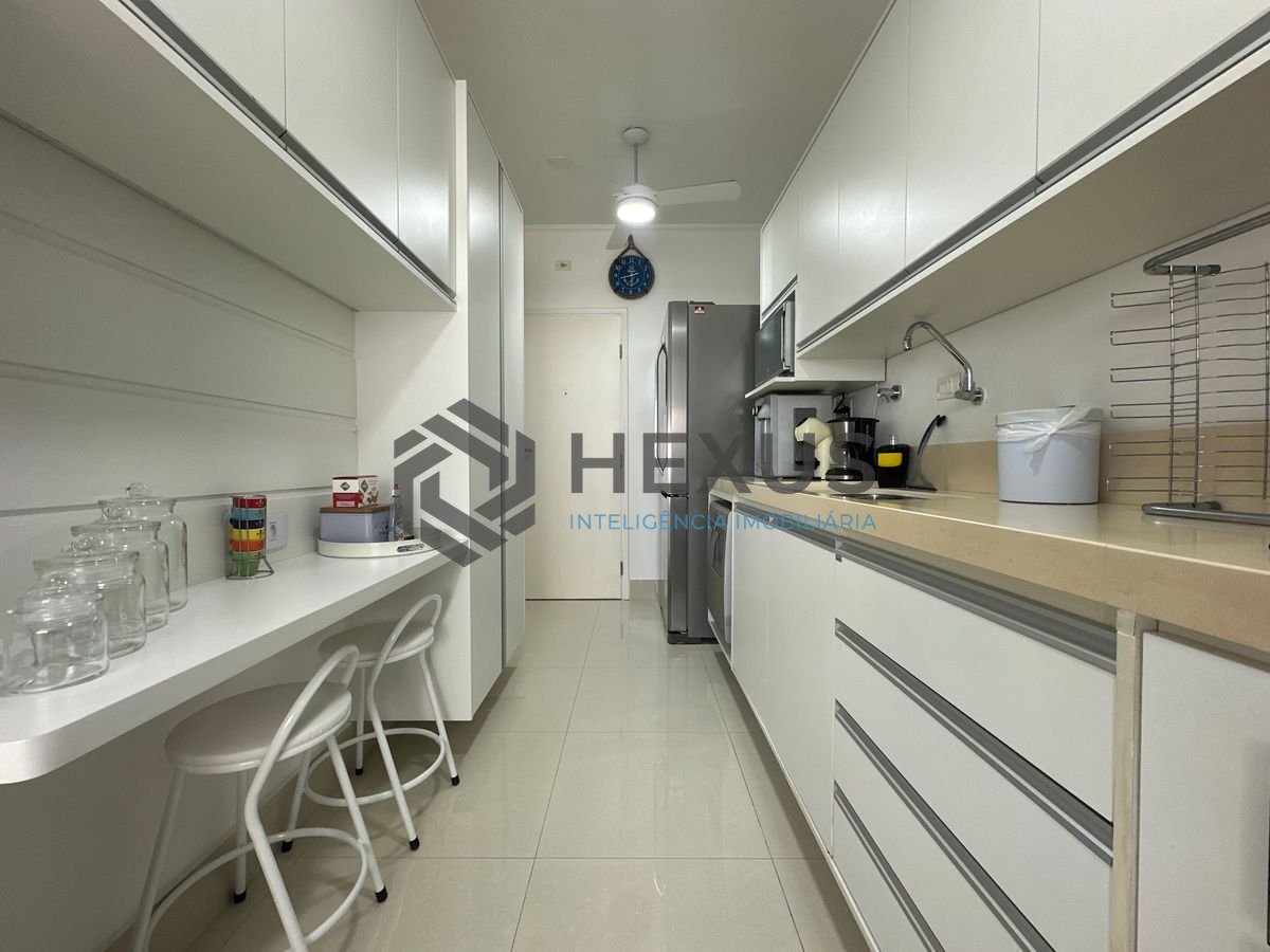Foto 23 de Apartamento com varanda e lazer na Praia da Enseada, Guaruja