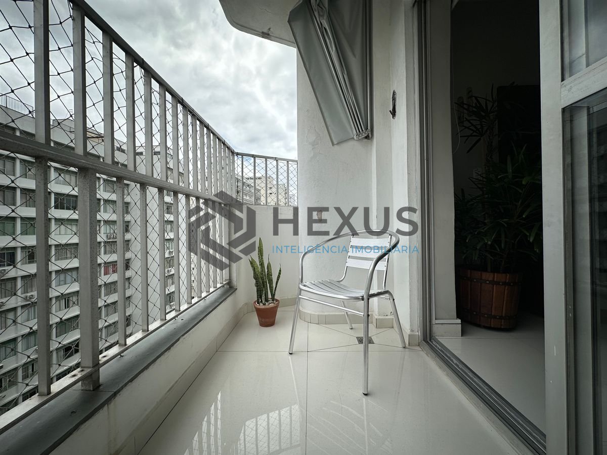 Foto 3 de Apartamento Reformado para Locação Anual na Praia das Pitangueiras – 200m do Mar | 2 Dorms + Dependência