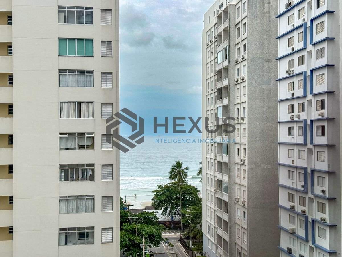 Foto 3 de Apartamento com varanda vista mar e lazer a 1 quadra da praia nas Pitangueiras, Guarujá