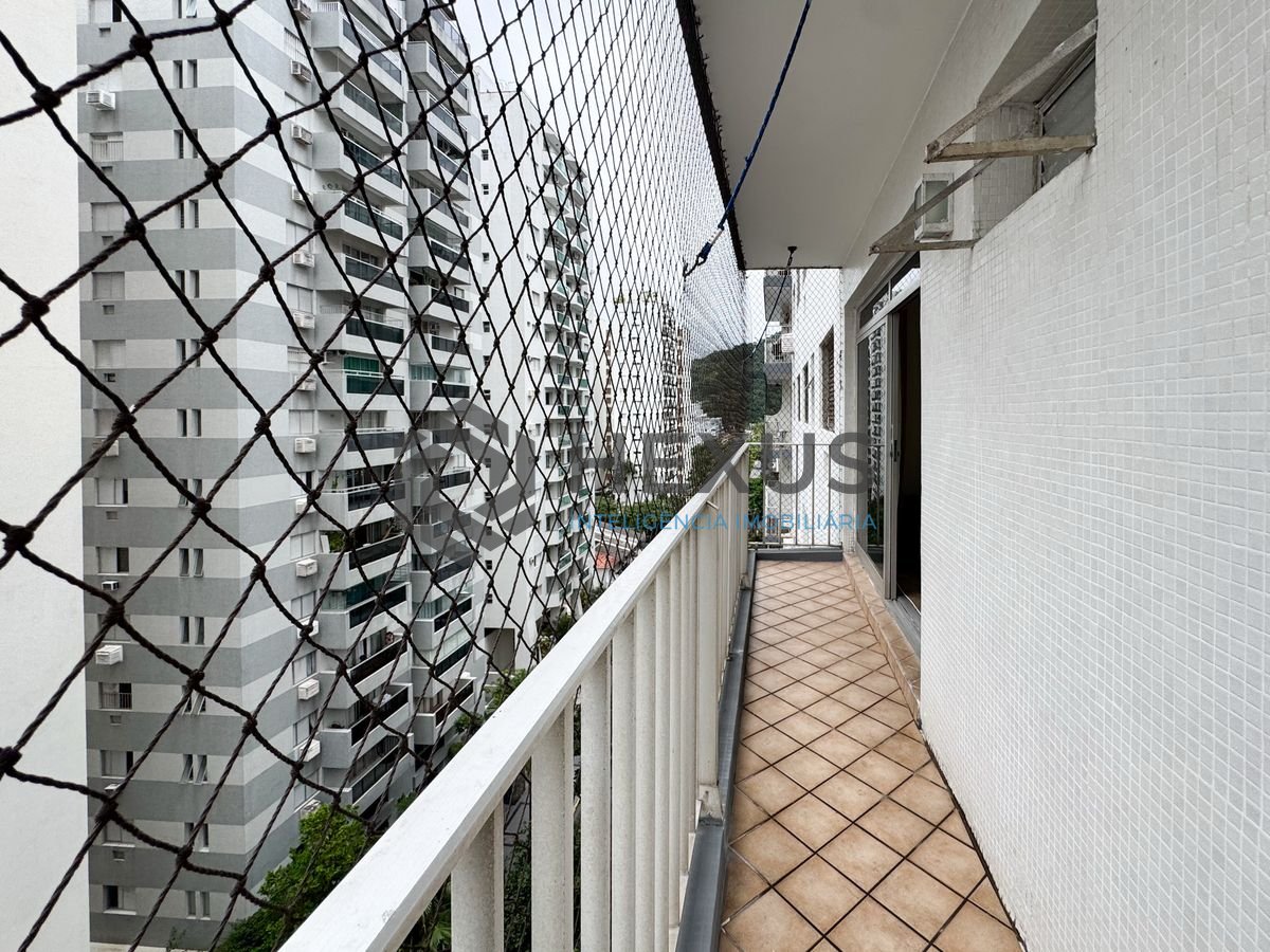 Foto 10 de Apartamento com varanda vista mar e lazer a 1 quadra da praia nas Pitangueiras, Guarujá