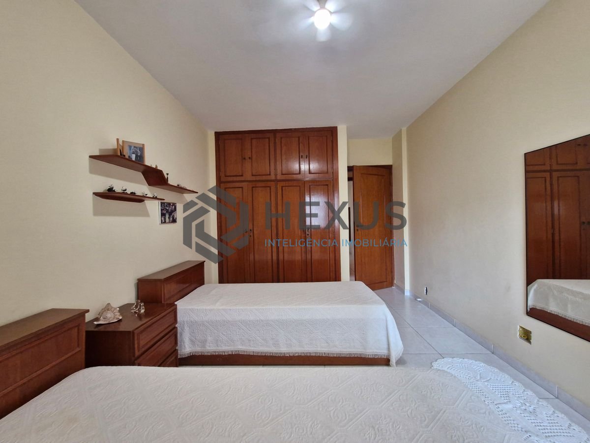 Foto 13 de Apartamento reformado com varanda na região da Centro da Praia nas Pitangueiras, Guarujá