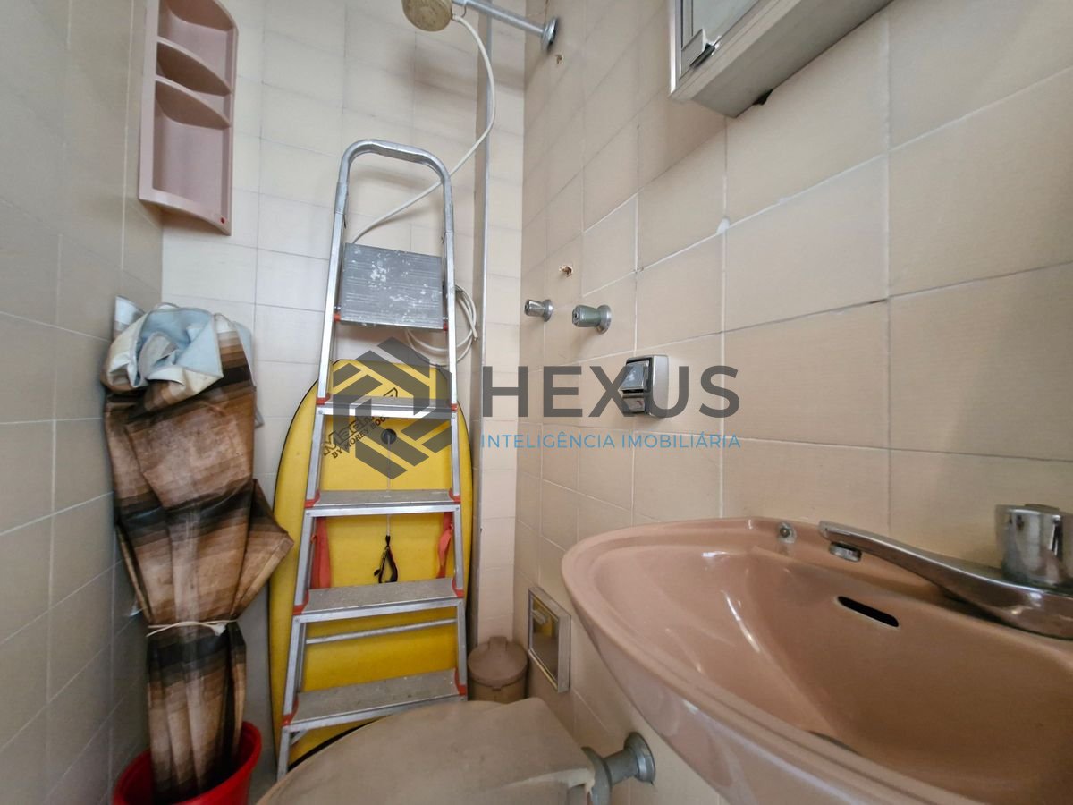 Foto 24 de Apartamento reformado com varanda na região da Centro da Praia nas Pitangueiras, Guarujá