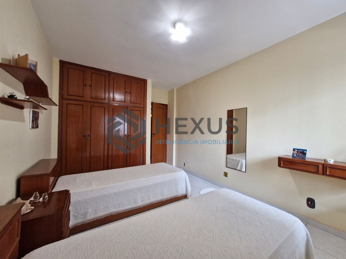 Foto 10 de Apartamento reformado com varanda na região da Centro da Praia nas Pitangueiras, Guarujá