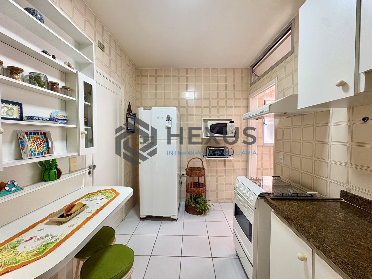 Foto 17 de Apartamento com varanda e lazer na Enseada, Guarujá