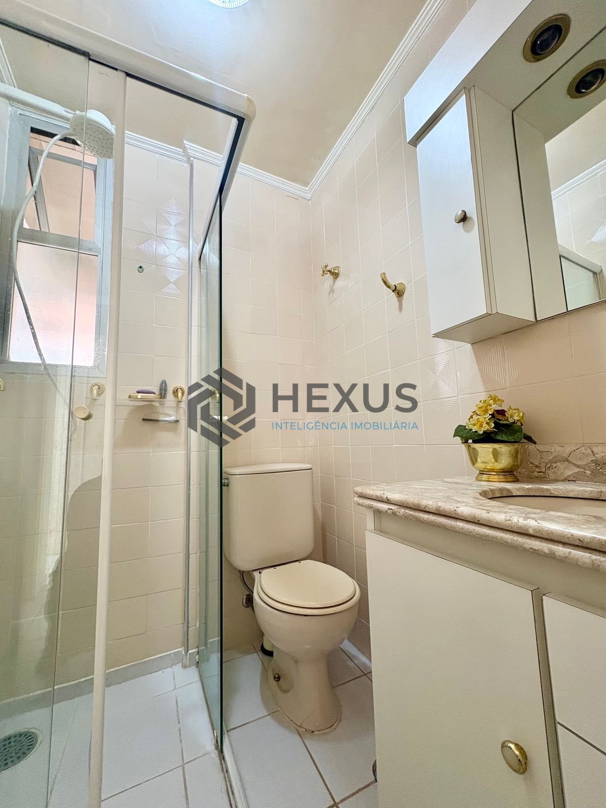 Foto 6 de Apartamento com varanda e lazer na Enseada, Guarujá