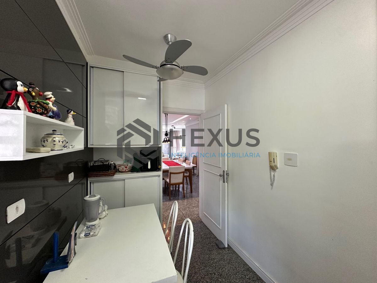 Foto 12 de Apartamento reformado com varanda vista mar e lazer a 450m da praia noTortugas na Enseada, Guarujá